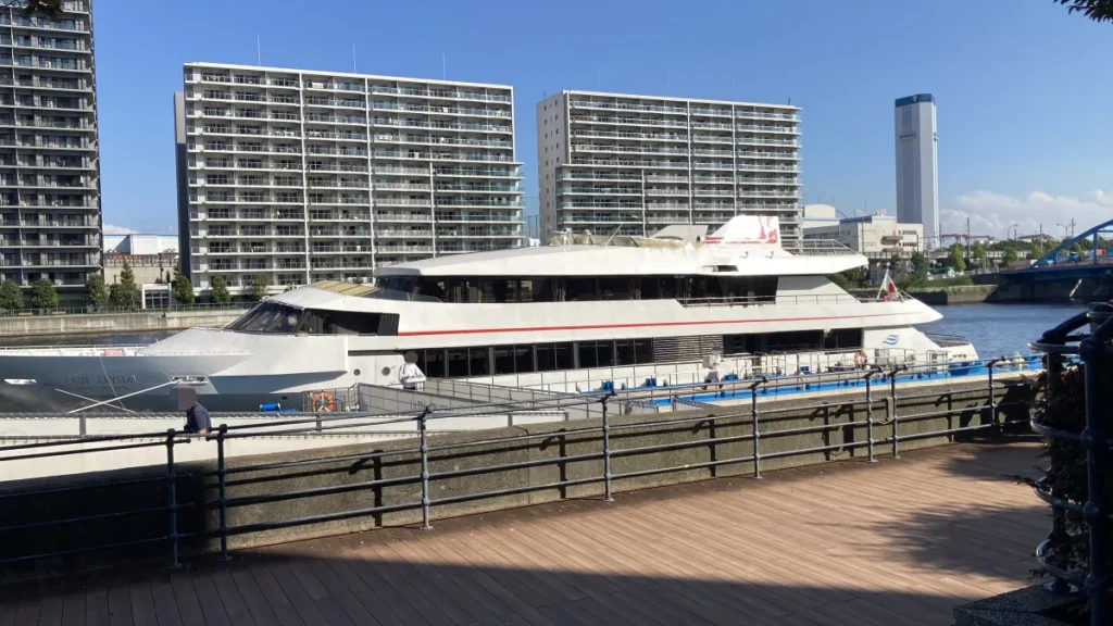 レディクリスタル号