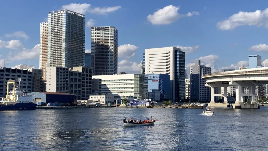 レディクリスタル号　芝浦方面のビル群