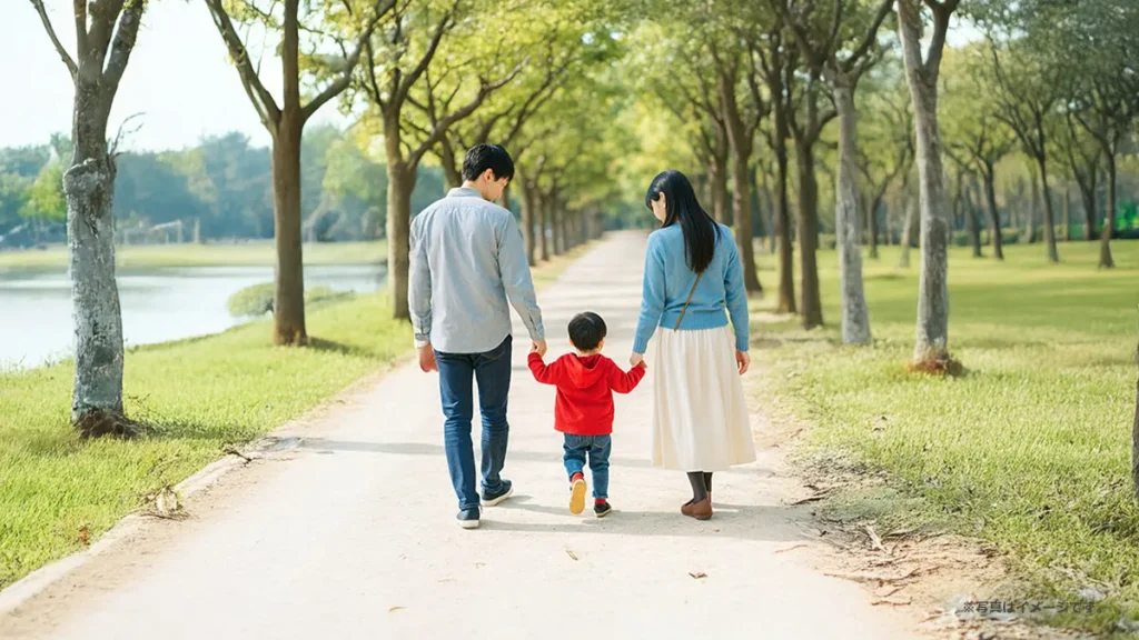 子どもとお出かけに出かける家族