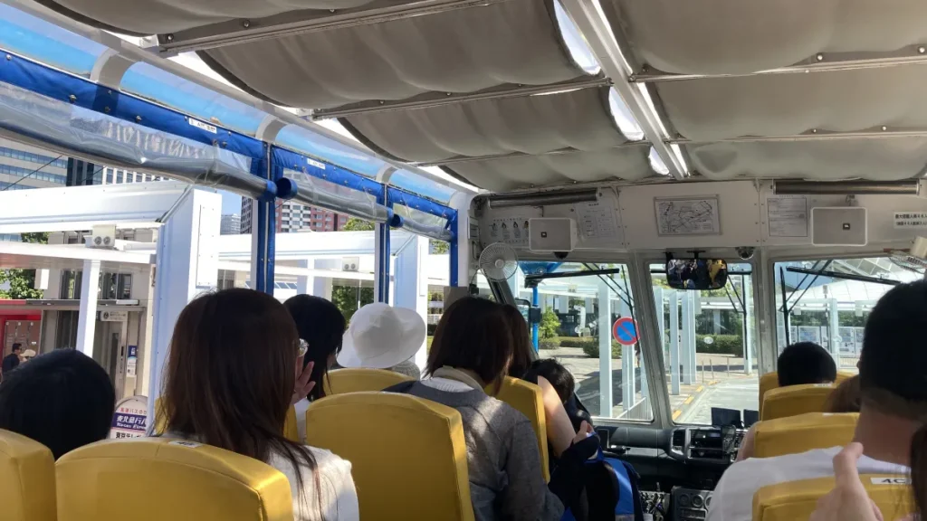 スカイダック　車内