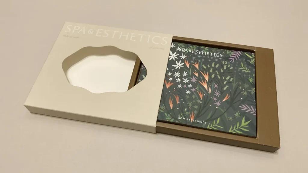 個室スパ・エステチケット　スライド式のパッケージ
