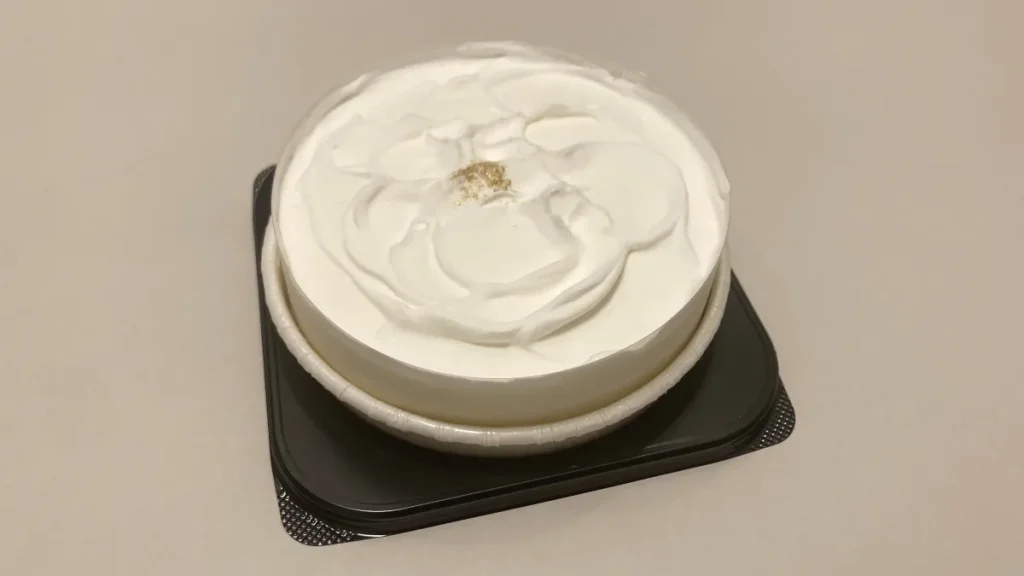 ビアードパパ　レアチーズケーキ　ホールケーキの状態