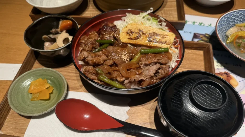 両国湯屋江戸遊　食事処「北斎」　牛肉スタミナ丼定食