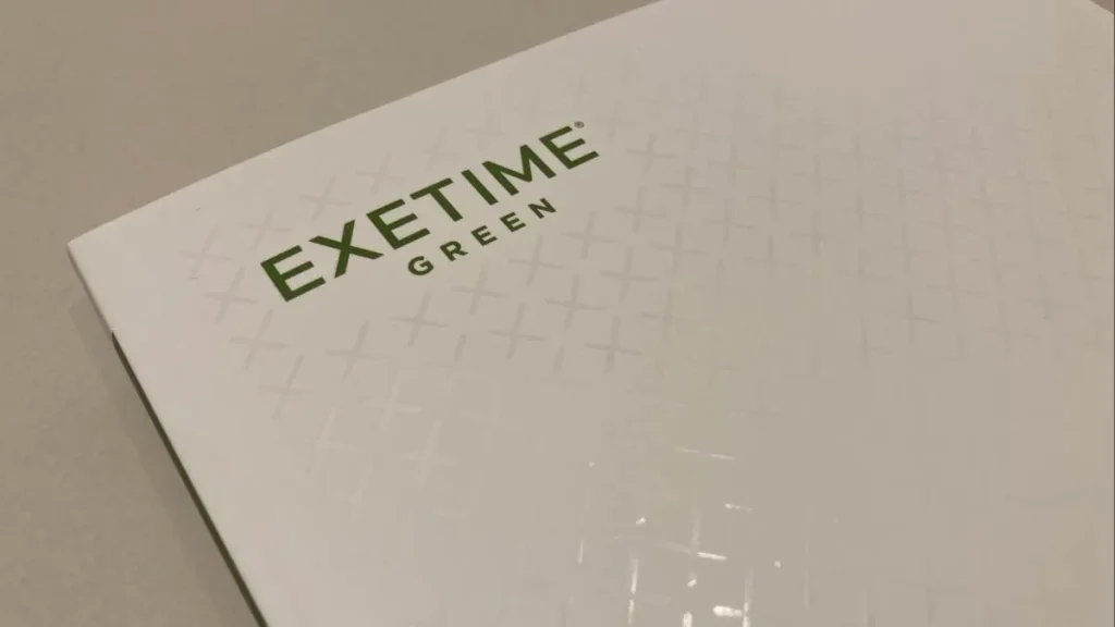 エグゼタイム 表紙のさりげない光沢感