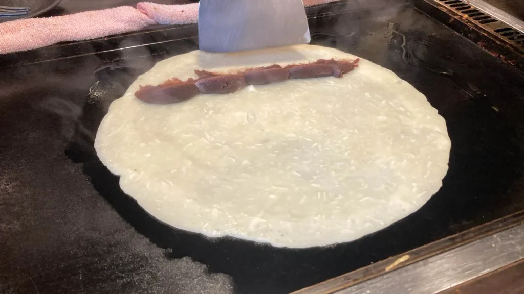 あんこ巻きを作っている様子